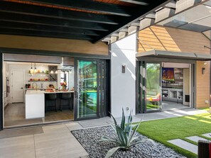 Outdoor dining - 1906 Tampa - Modern City Oasis w/Industrial Vibe (Tampa)