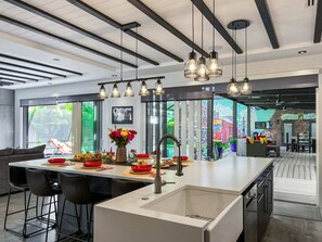 Dining - 1906 Tampa - Modern City Oasis w/Industrial Vibe (Tampa)