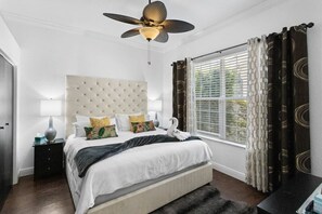 5 habitaciones, escritorio y tabla de planchar con plancha 