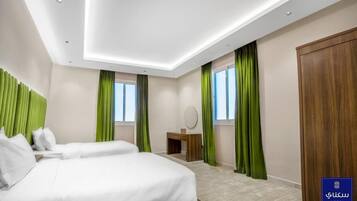 Tabla de planchar con plancha, wifi gratis y ropa de cama