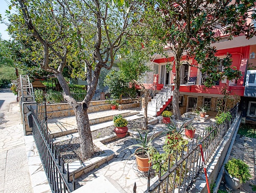 Ανακαινισμένη vintage μεζονέτα δίπλα στη λίμνη, κοντά στα δημοφιλή αξιοθέατα! 