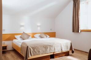 Kamar Standar | Minibar, ruang kerja ramah laptop, kedap suara, dan Wi-Fi gratis