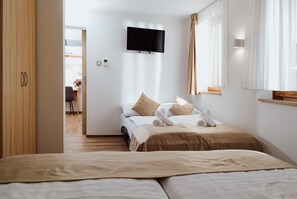 Standard Room | 1 bedroom, minibar, laptop workspace, free WiFi
