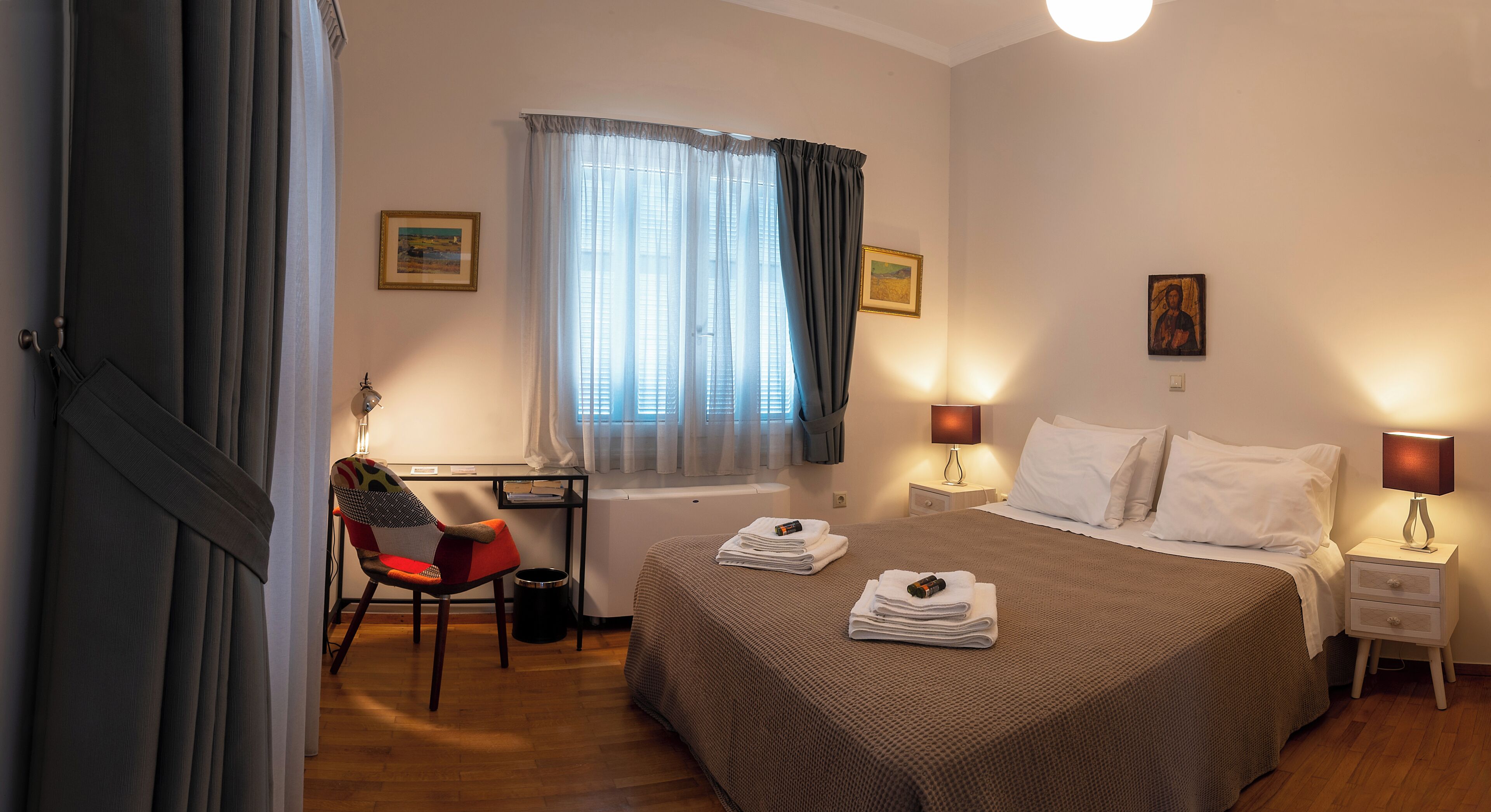 3 slaapkamers, een bureau, geluiddichte muren