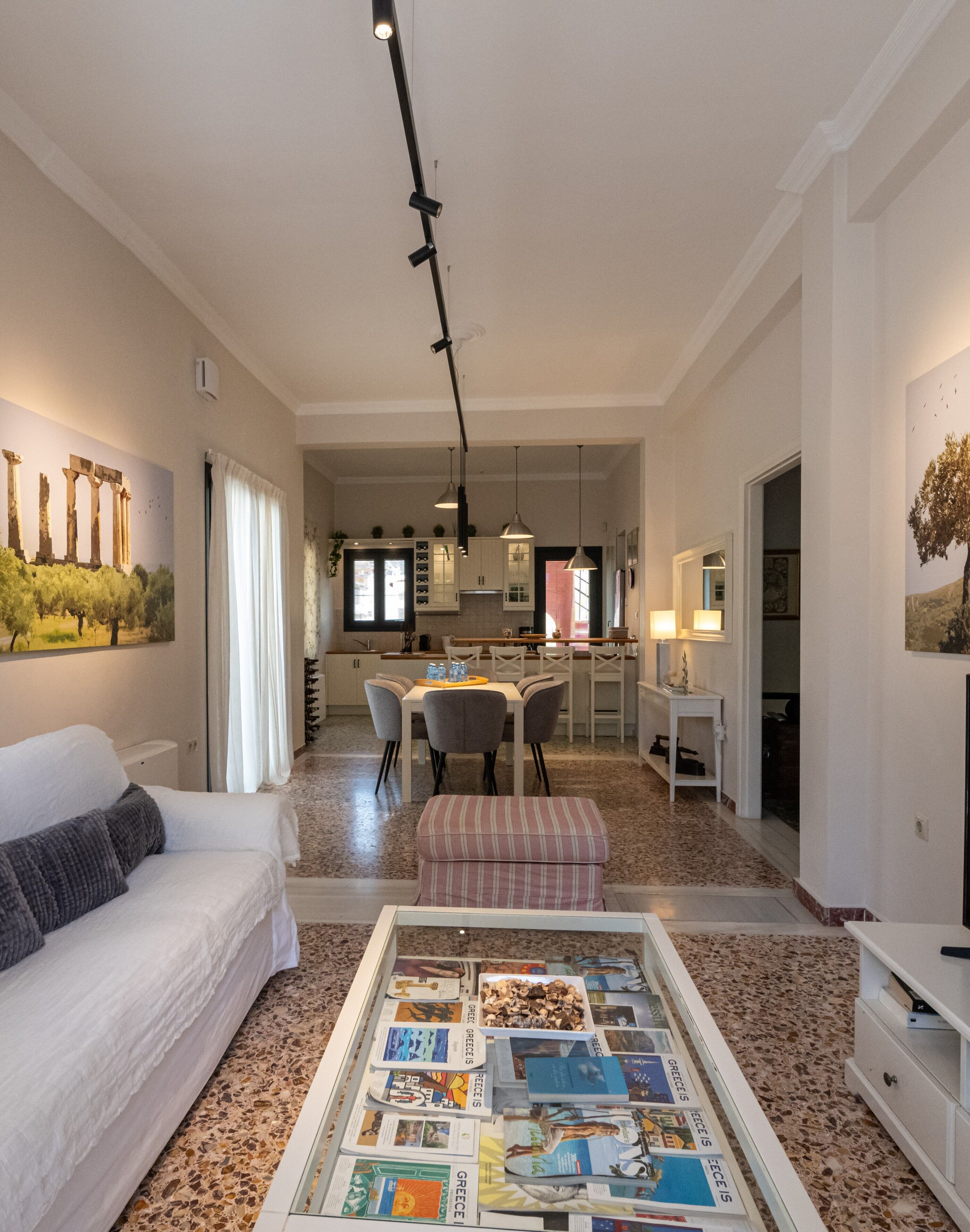 Una Smart TV, libros