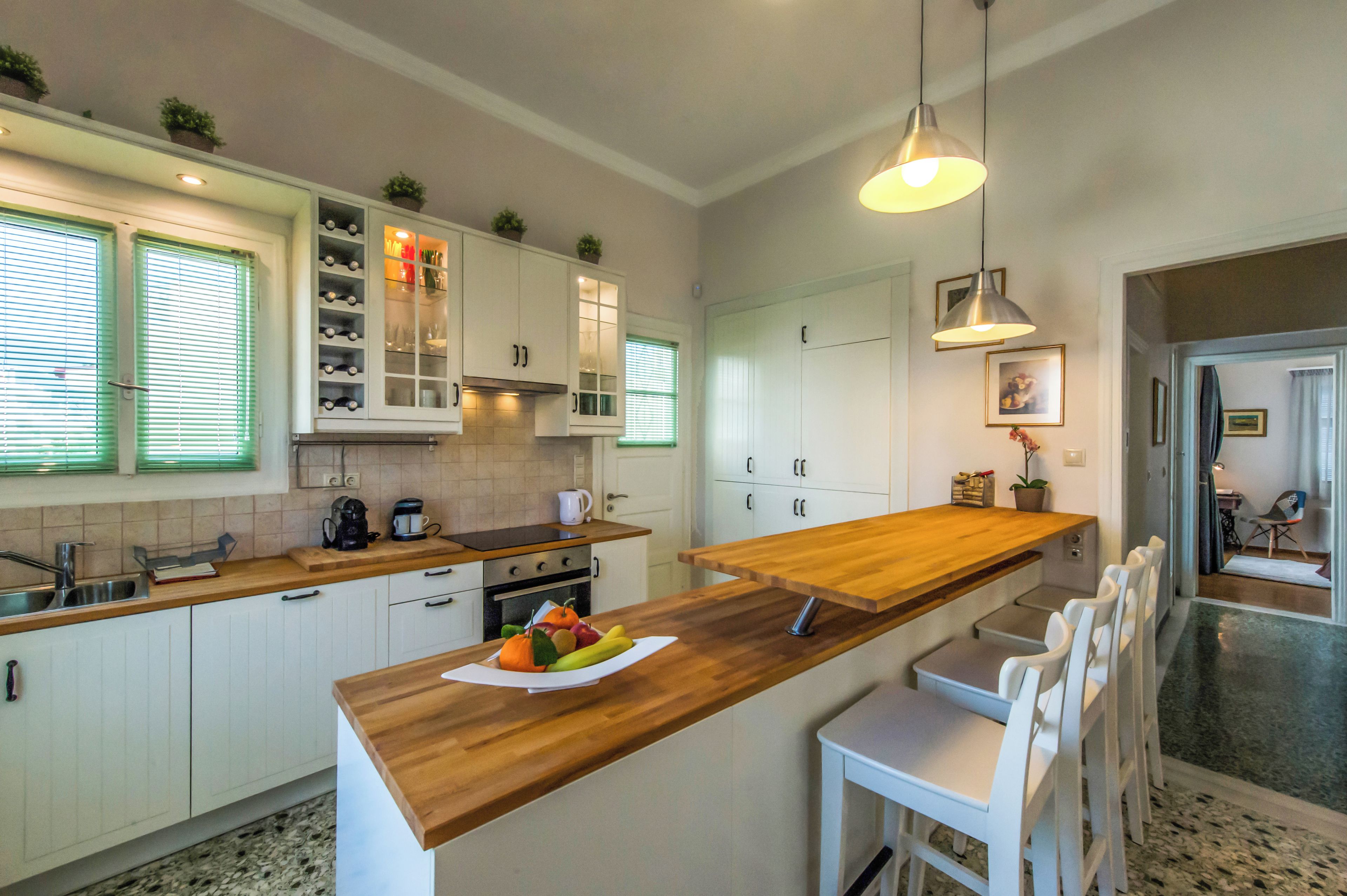 Coffee/tea maker, fridge, oven, dishwasher
