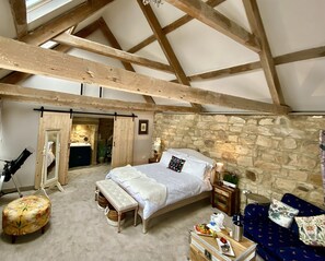 Skylark Suite | Egyptian cotton sheets, premium bedding, Select Comfort beds - Bird In Bush Elsdon (Newcastle-upon-Tyne)