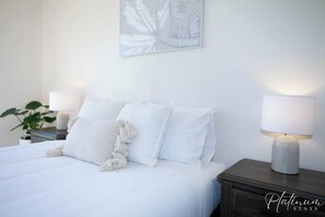 2 slaapkamers, een strijkplank/strijkijzer, gratis wifi, beddengoed