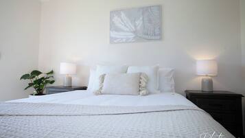 2 bedrooms, iron/ironing board, free WiFi, bed sheets