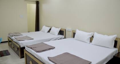 Aapkaujjain Homestay
Stay peacefully,relax,& Enjoy
Very suitable for family