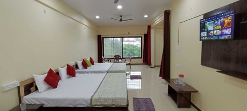 Aapkaujjain Homestay
Stay peacefully,relax,& Enjoy
Very suitable for family 
