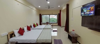 Aapkaujjain Homestay
Stay peacefully,relax,& Enjoy
Very suitable for family 