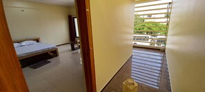 6 bedrooms, iron/ironing board, WiFi, bed sheets