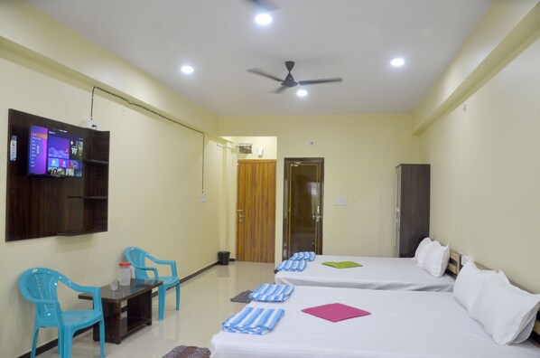 6 bedrooms, iron/ironing board, WiFi, bed sheets