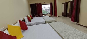 6 bedrooms, iron/ironing board, WiFi, bed sheets