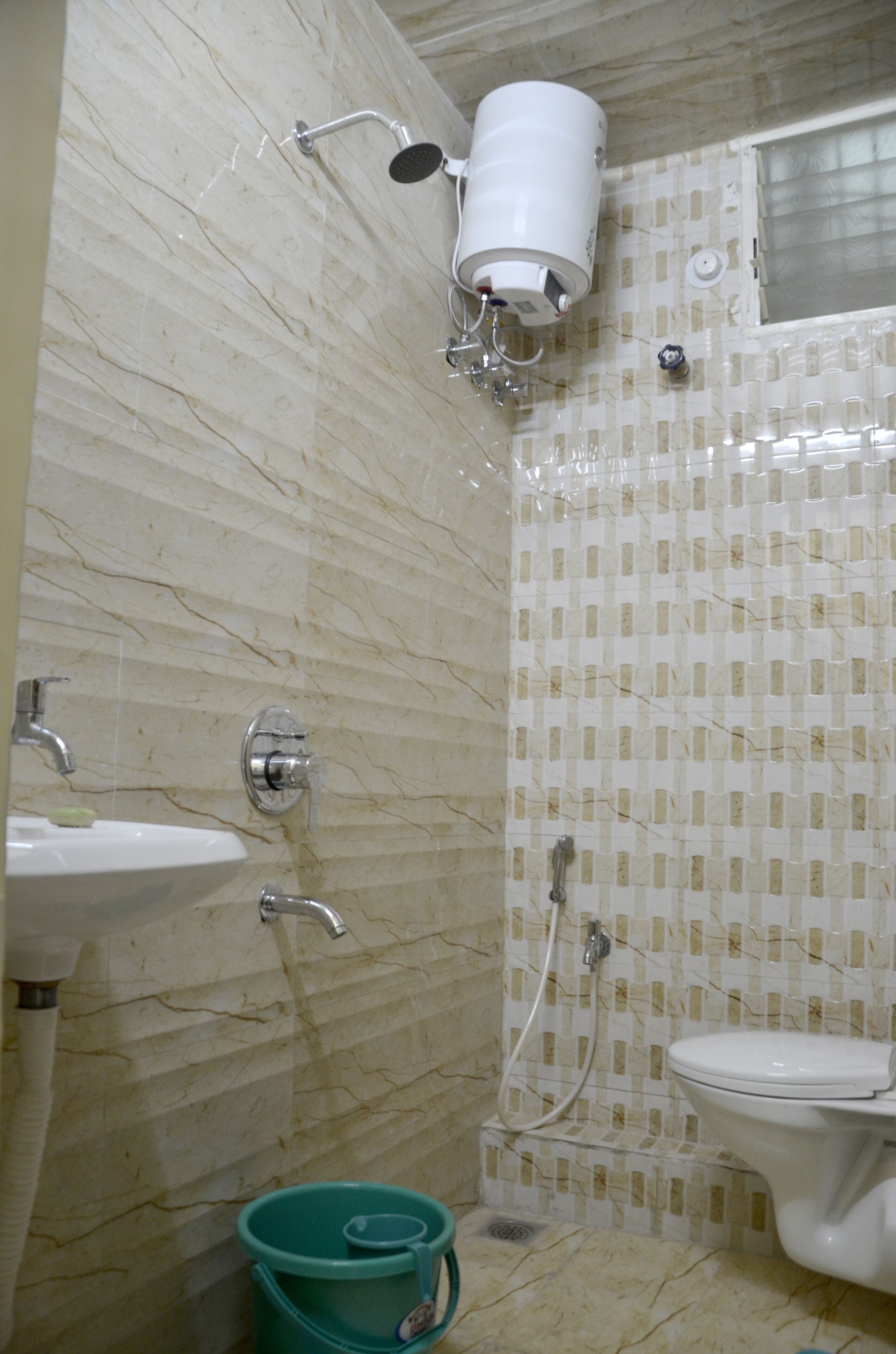 Dusche, Haartrockner, Bidet, Handtücher