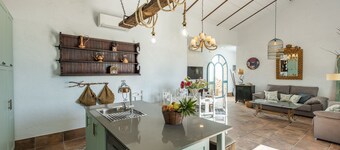 Villa Colona, Los Algarbes J22g+94