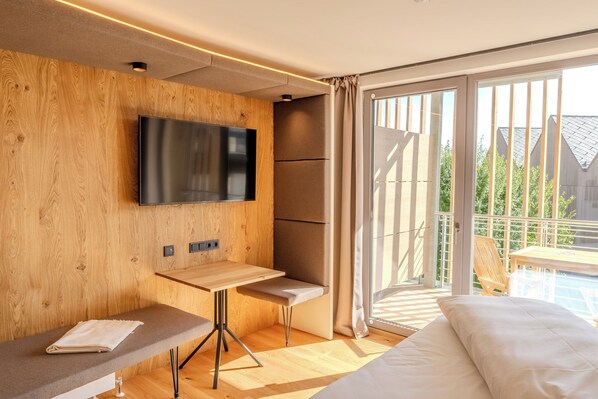 1 bedroom, in-room safe, desk, free WiFi