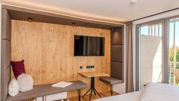 1 Schlafzimmer, Zimmersafe, Schreibtisch, Bügeleisen/Bügelbrett