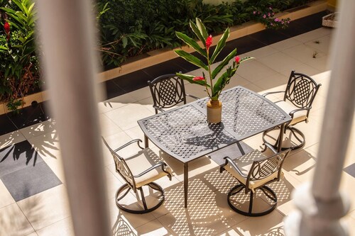 Kerr Ayo's Two Bedroom Apartment, 5 Minutes from Senegambia Beaches.