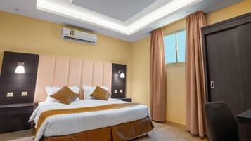 Minibar, iron/ironing board, free WiFi, bed sheets