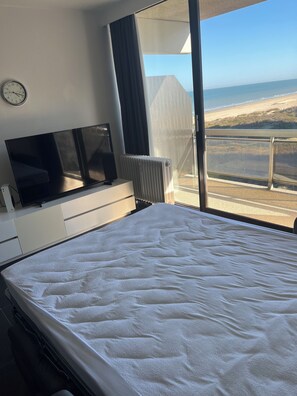 1 bedroom, free WiFi - Charming sea-view studio with indoor pool (De Penne)