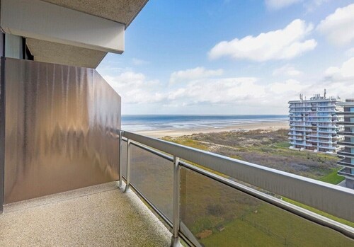 Charming sea-view studio with indoor pool