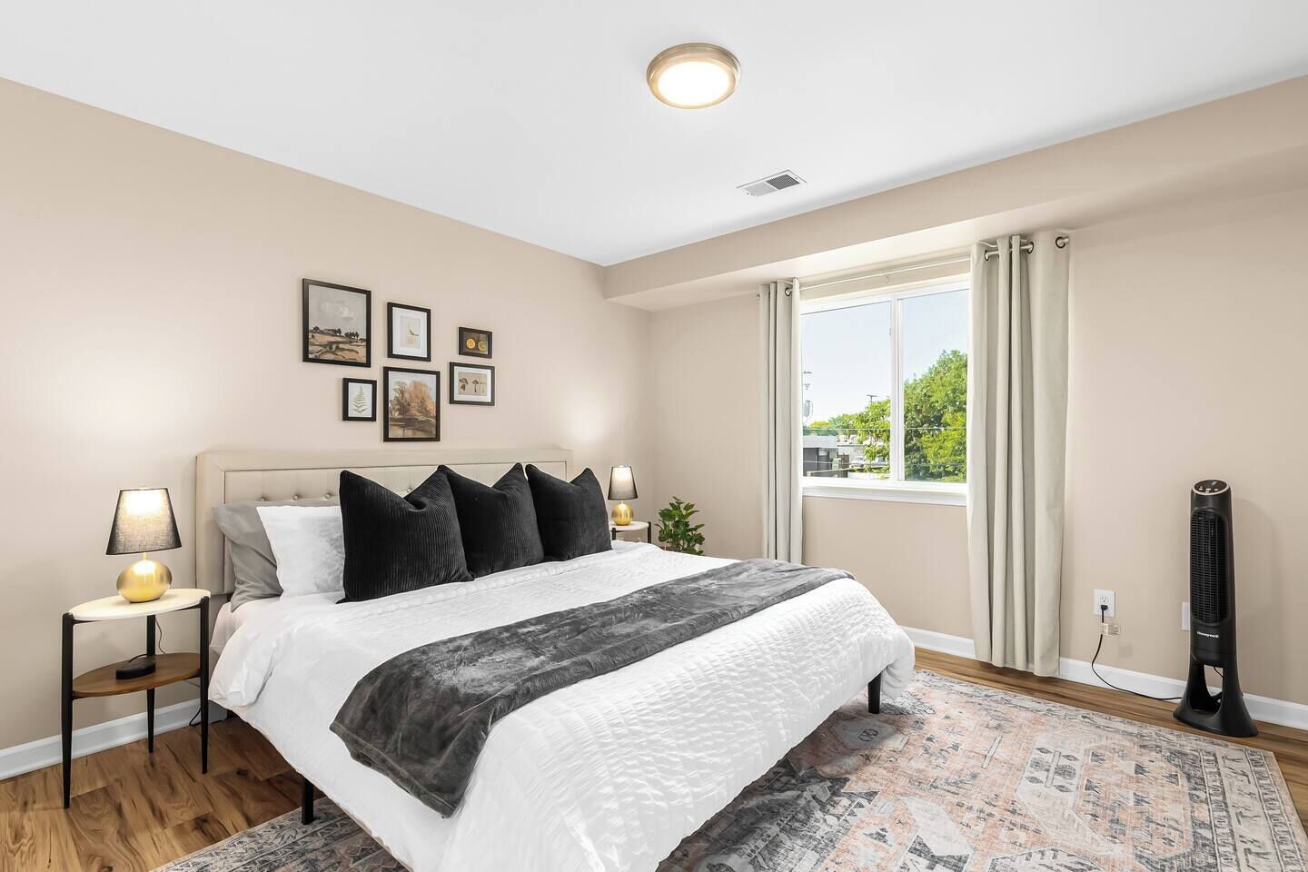 1 bedroom, desk, iron/ironing board, WiFi