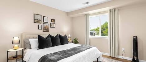 1 bedroom, desk, iron/ironing board, WiFi