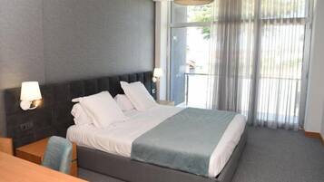 Premium bedding, in-room safe, desk, laptop workspace