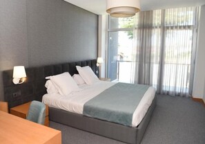 Premium bedding, in-room safe, desk, laptop workspace - Hotel Pedras Salgadas (Vila Pouca de Aguiar)