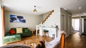 Deluxe Bungalow | Living area