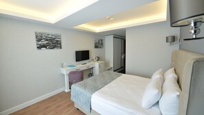 In-room safe, desk, iron/ironing board, free WiFi
