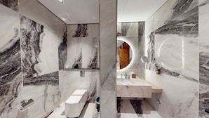 Comfort-Villa | Badezimmer | Haartrockner, Bademäntel, Handtücher, Seife