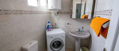 Hårføner, håndklær, såpe og sjampo