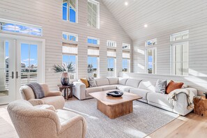Smart TV, fireplace, DVD player, books