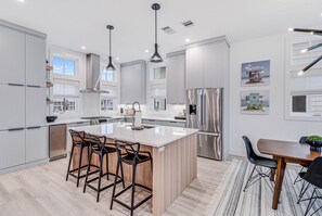 Fridge, microwave, oven, stovetop - Lakeside Home@Cinnamon Shore South w/ Water Views & Resort Amenities! (Port Aransas)