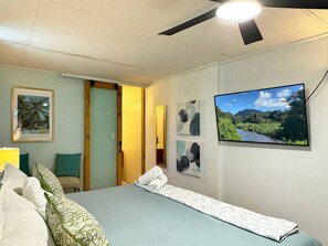 4 makuuhuonetta, työpöytä, silitysrauta/-lauta, vauvan matkasänky