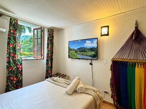 4 Schlafzimmer, Schreibtisch, Bügeleisen/Bügelbrett, Reisekinderbett