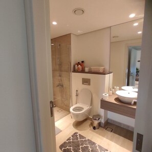 Shower, hair dryer, bidet, towels - Ayla Vacation home 
 (Aqaba)
