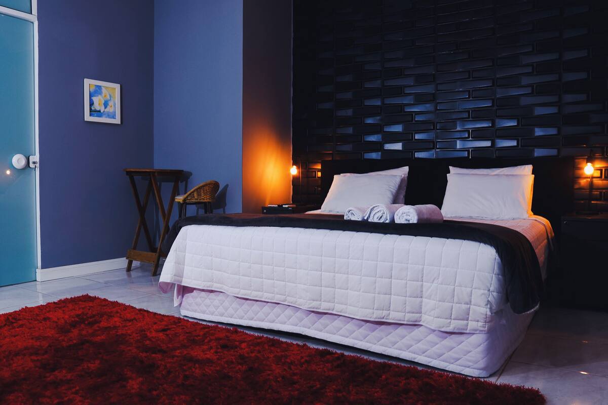Superior Suite, 1 King Bed, Smoking, Private Bathroom