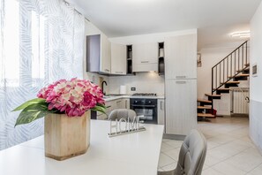 Fridge, oven, stovetop, cookware/dishes/utensils - 5 minutes from the main attractions (Roma)