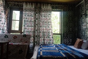 Deluxe Triple Room | Free WiFi, bed sheets - Goroomgo Fiza Guest House Pahalgam (Anantnag)