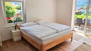 Romantic Studio | 1 bedroom, premium bedding, iron/ironing board, free WiFi