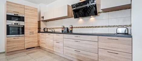 Peti sejuk, ketuhar gelombang mikro, ketuhar, dapur