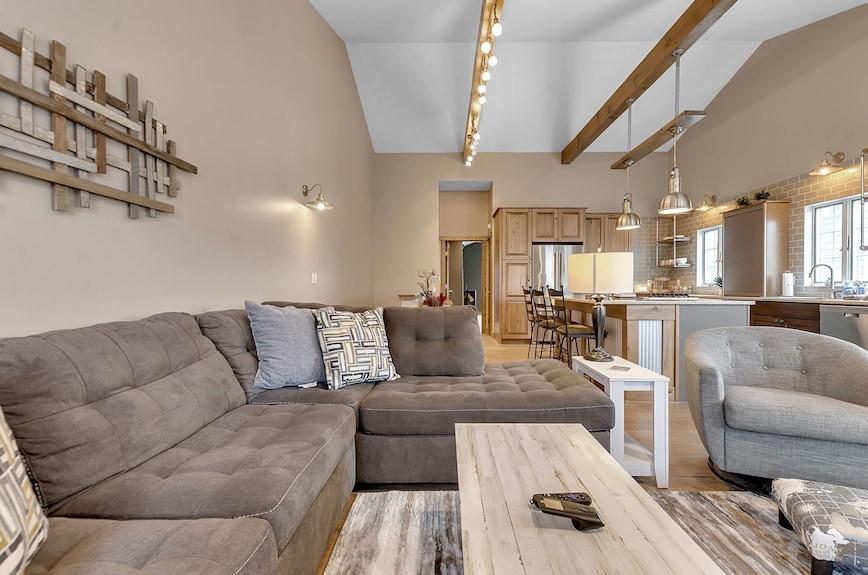 Luxurious 3-bedroom Townhouse, Walk To Village - Ellicottville, NY