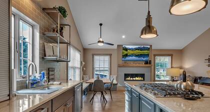 Luxurious 3-Bedroom Townhouse, Walk to Village