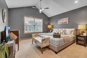 3 bedrooms, iron/ironing board, travel cot, WiFi - Luxurious 3-Bedroom Townhouse, Walk to Village (Ellicottville)