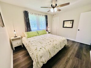 3 chambres, fer et planche à repasser, Wi-Fi, draps fournis