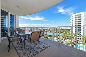 Outdoor dining - 6th Floor at The Palms of Destin with TWO King Beds! (Destin)